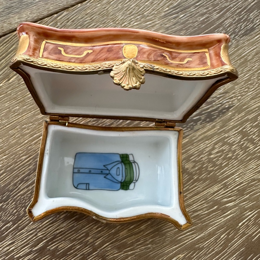 Limoges France Peint Main porcelain Trinket Box Chest - Picture 3 of 9